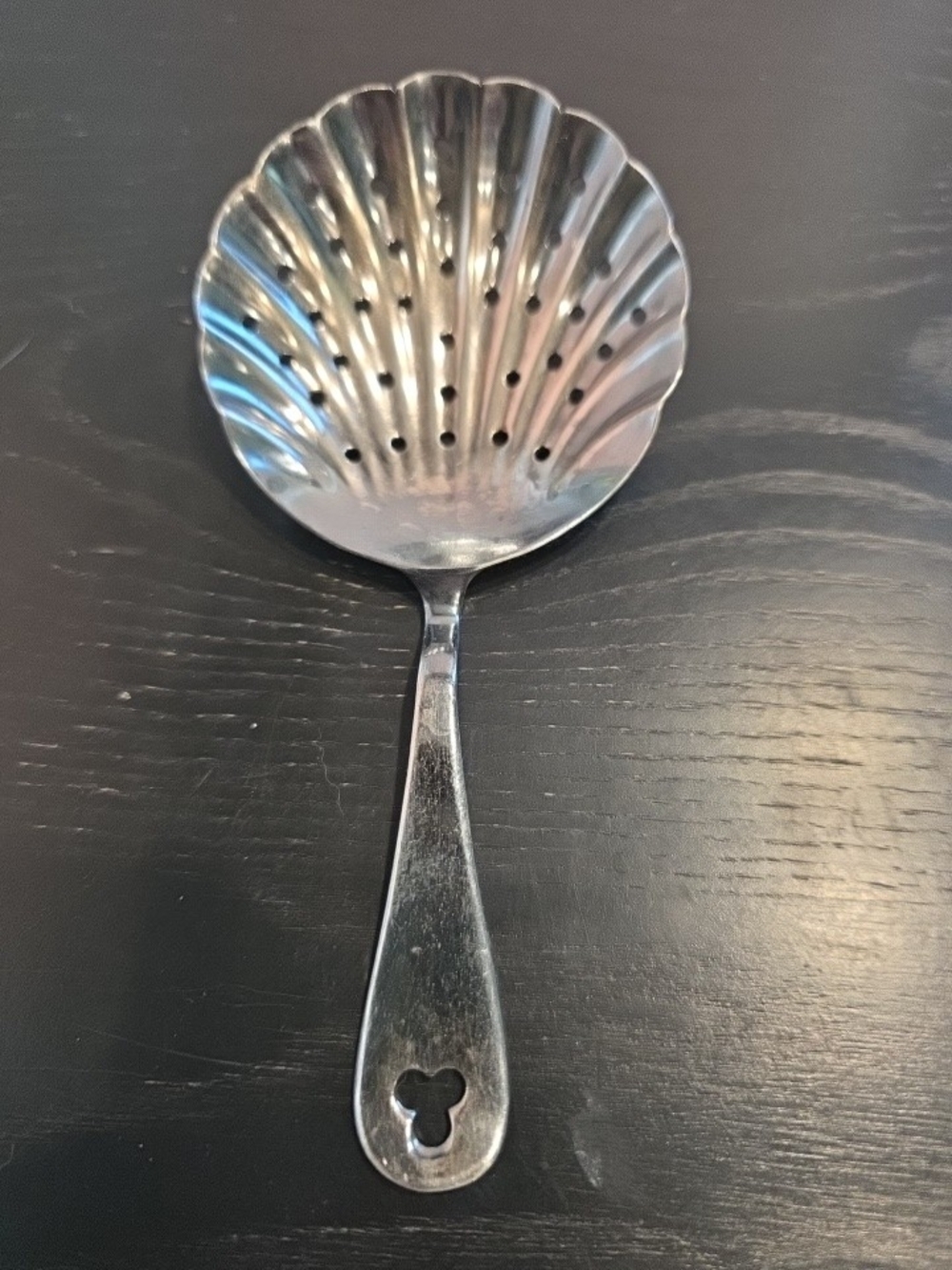 Shell-Shaped Tea Strainer Spoon - Silver